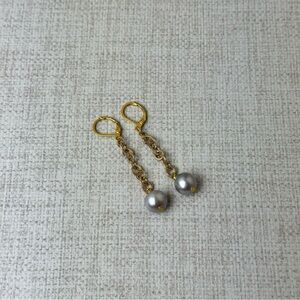 Upcycled Gold Tone Chain Gray Freshwater Pearl Dangle Pierced Earrings